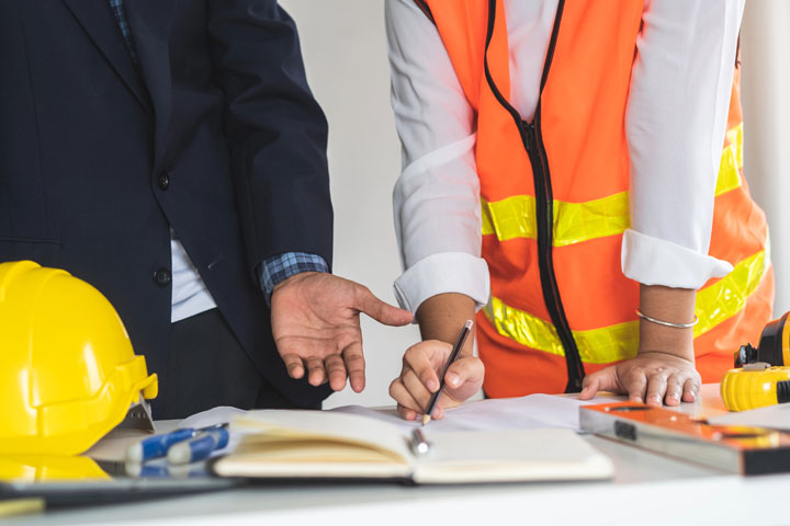 Nadzór BHP i PPOŻ Cieszyn - specjalista ZENIT kontroluje warunki pracy i dokumentację BHP oraz PPOŻ w firmie